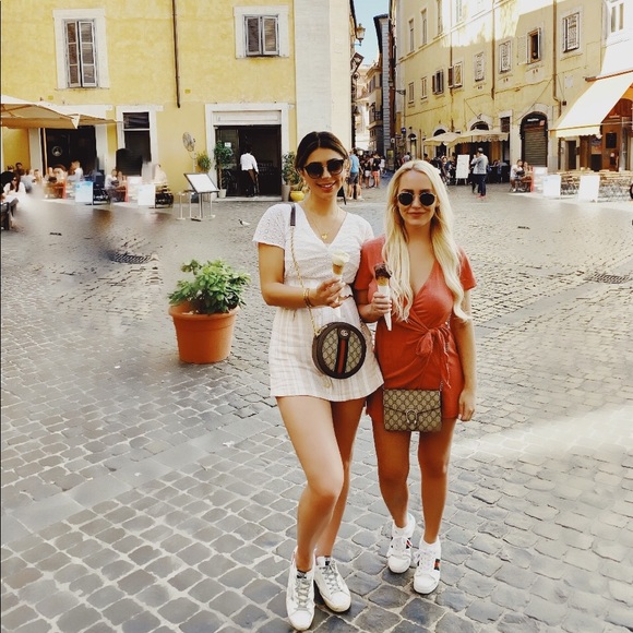 Meet your Posher, Amanda - Picture 4 of 7